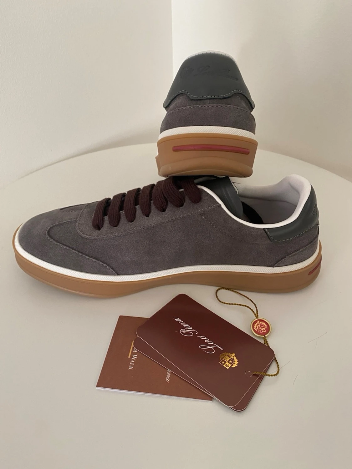 Grå mockasneakers från Loro Piana - 4