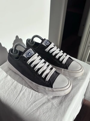 Converse - Storlek 43, skick 9/10. Postar samma dag!