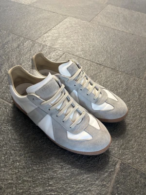 Maison margiela skor  - Riktigt fina gats som är sparsamt använda. Självklart äkta och box samt kvitto finns