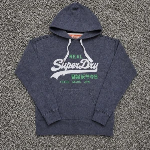 Superdry Hoodie ~ Vintage - Säljer denna feta Superdry hoodien i mycket fint skick!🙌Strl S /// Hör gärna av er om ni har funderingar!👏