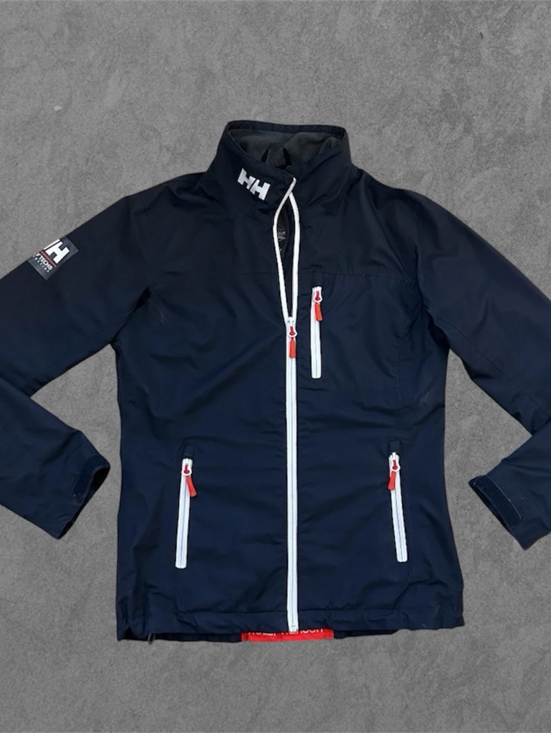 Marinblå vindjacka från Helly Hansen