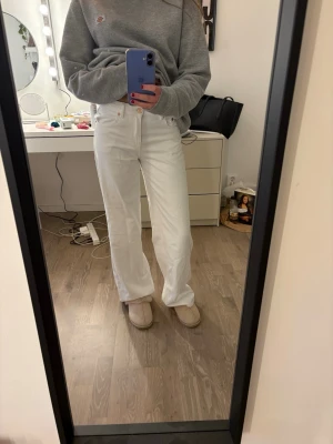 Vita jeans❤️ - Säljer ett par vita jeans i nyskick