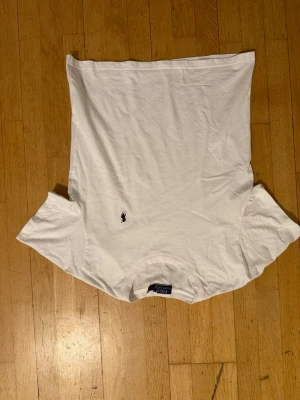 Polo t shirt - Säljer en polo tshirt med skön material som är tyvärr för liten den är helt ny skick