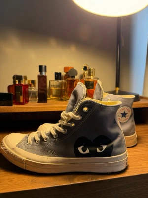 Converse x Comme des Garçons Play - CDG x Converse, Storlek 42, Nypris 1700kr