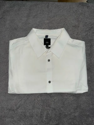 River Island Skjorta - Skjorta från River Island, helt oanvänd. Nypris 600kr