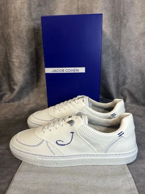 Helt nya Jacob Cohen skor - Helt nya med allt og | Size 43.5 | fraktar inom 24 timmar | för att köpa klicka ”köp nu” | vid frågor eller funderingar är det bara att skicka ett meddelande | följare får bättre rabatter🙌