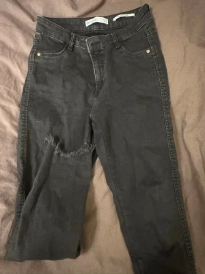 berksha jeans - i gott skick använda 1-2 gånger och i storlek 38