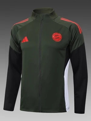 Bayern München Kit - Ett Bayern München Kit med tränings jacka + byxor med fickor! Storlek L helt ny 