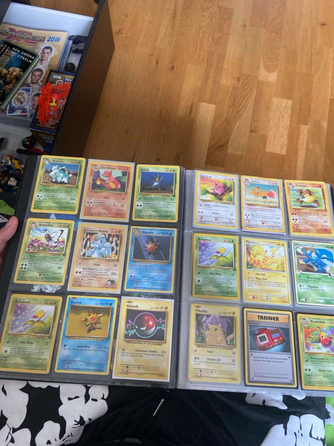 Pokémonkort samling i pärm - 1