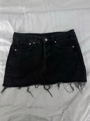 Jeans kjol - Mörk grå jeans kjo, från HM i storlek S