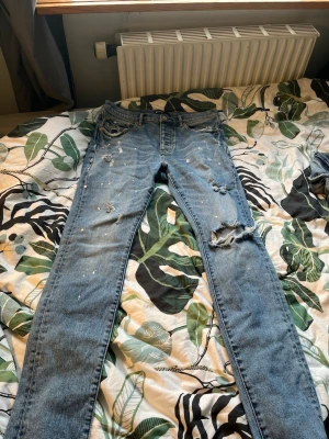 Purple Brand Jeans ljusblå - 32 - Purple brand jeans storlek 32 ganska bra skick bara de är lite söndriga vid benen men annars bra