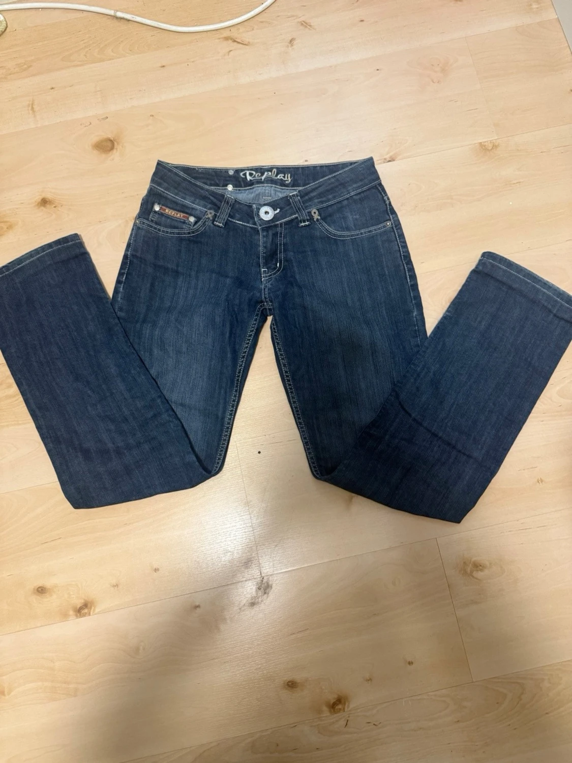 Mörkblå jeans från Replay