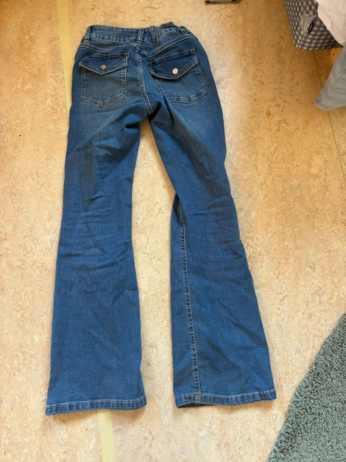 Blå bootcut jeans med låg midja - 3