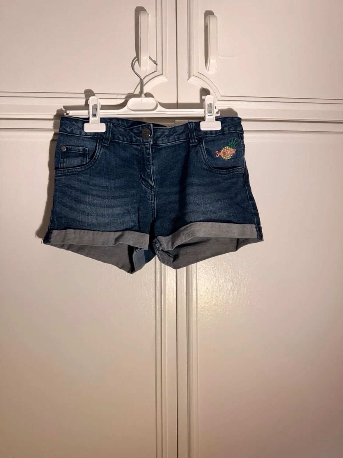 Mörkblåa jeansshorts