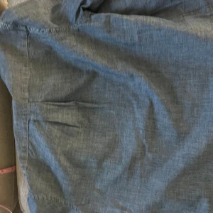 Blå skjorta från Ralph Lauren s/xs - Klassisk blå skjorta från Ralph Lauren i storlek s/xs barn