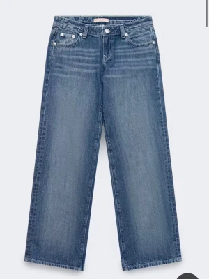 Rebel Low jeans - Gina Tricot  - Passar inte längre mig då jag gått ner i vikt och därmed storlek. Jätte sköna och som nya! Nypris 499, kan fixa fler bilder vid behov!!