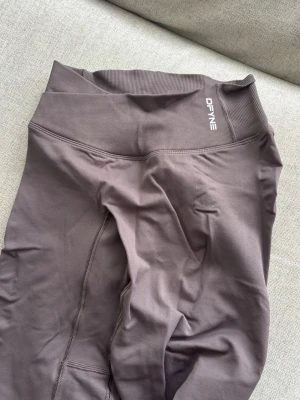 DFYNE vision truffle flare - Storlek S, nyskick! (Längd regular!) säljs inte längre då det var limited edition🥰