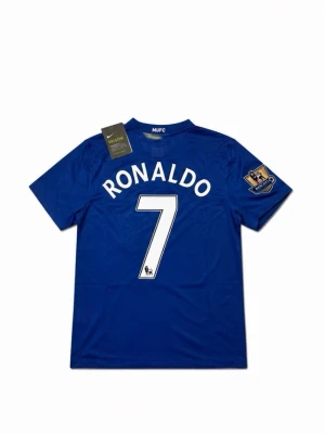 Blå Manchester United Ronaldo tröja - Helt oanvänd Manchester utd matchtröja med Ronaldo på ryggen med nummer 7. Skriv vid funderingar!