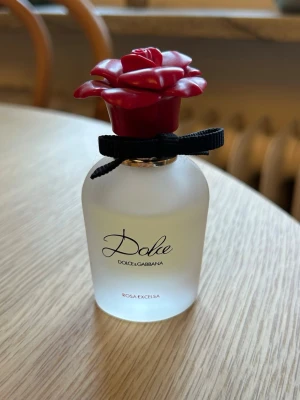Dolce & Gabbana Rosa Excelsa 30ml - Dolce & Gabbana Rosa Excelsa 30ml. Har använts litegrann.