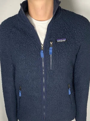 Patagonia fleece jacka - 👕 Plagg: fleece jacka                                                          📏 Storlek: S                                                             🏷️ Märke/Modell: Patagonia                                                ✨ Skick: Fint skick                                                        💬 Vid frågor är det bara att skriva!                                                                                          🛍️ Gramenti