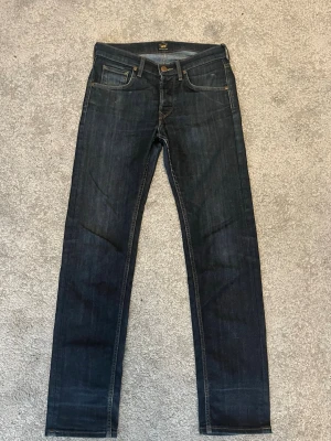 Lee jeans - Plagg: Jeans Märke/Modell: Lee Storlek: 30/30 Skick: Mycket bra  Vid frågor är det bara att skriva