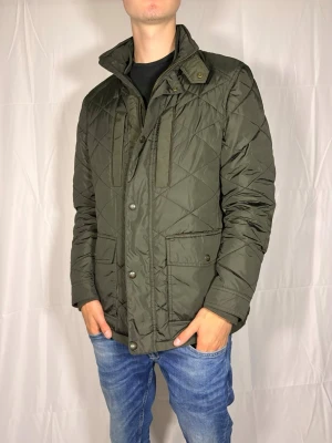 Massimo Dutti Filedjacka - Snygg filedjacka perfekt till höst/vinter. Storlek S. Modellen 180cm 64kg