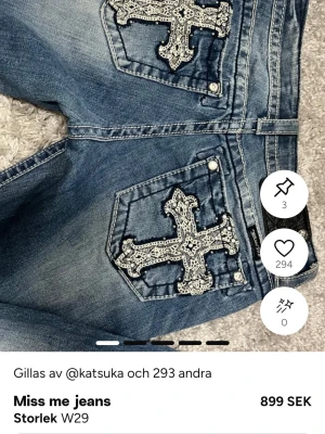 Blå Miss Me jeans med korsdetaljer, sålda - Dessa är sålda via en annan app tyvärr💕💕