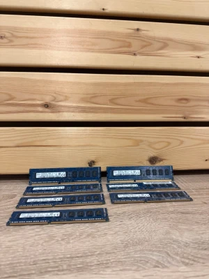 DDR3 ECC RAM-minne 1600 MHz - DDR3 ECC RAM-minne i bra skick. 7 stickor totalt på 4 gb var. 1600 MHz. Totalt 28 gb RAM.