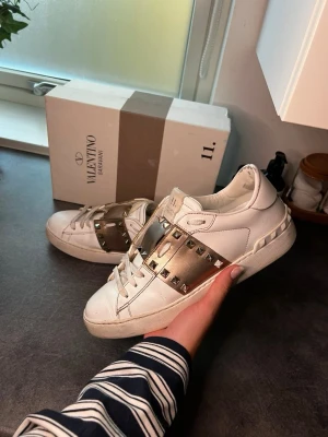 Valentino Open skor - Hej, säljer dessa Valentino Open skorna, de är självklart äkta, boxen tillkommer också!