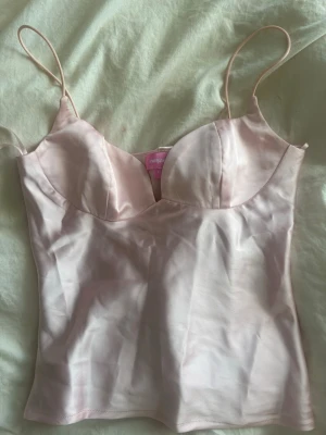 Fest topp - Säljer då den inte kommer till anvönding, pris kan diskuteras 💞