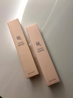 Beauty of Joseon - Två Beauty of Joseon Revive Eye Serum som är helt nya och oöppnade.  Säljer de pg jag bytt ut de till en annan som funkar bättre för mig. Kika gärna in mina andra artiklar för bundle rabatt!🌸
