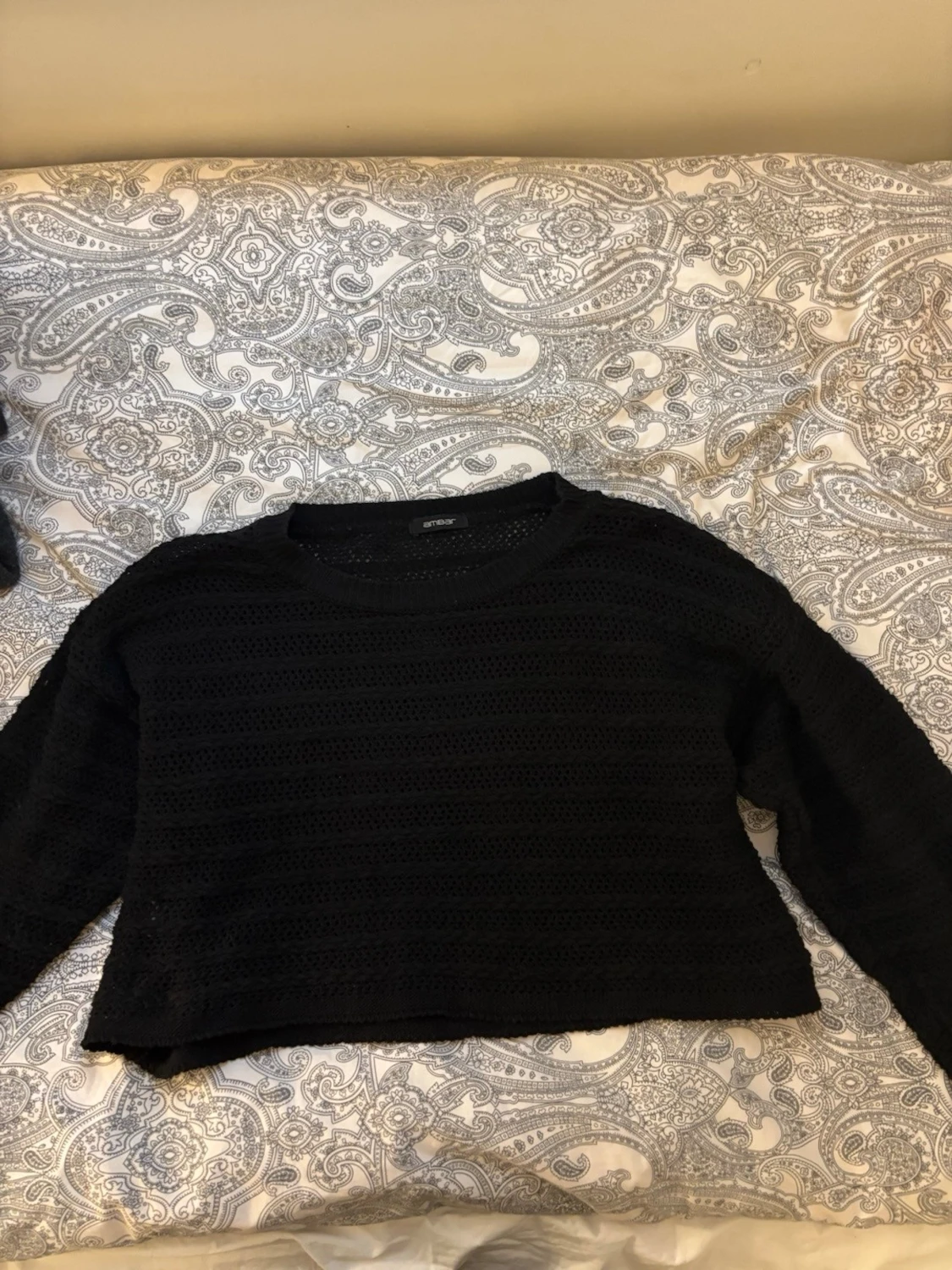 Svart virkad cropped tröja