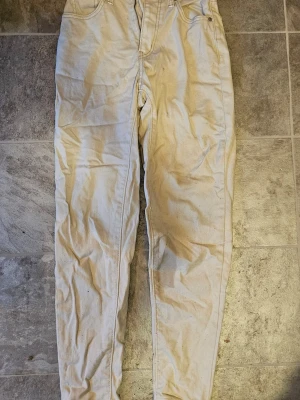 Fina jeans för alla  - Fina jeans.  Stl 25. Passar till alla. 