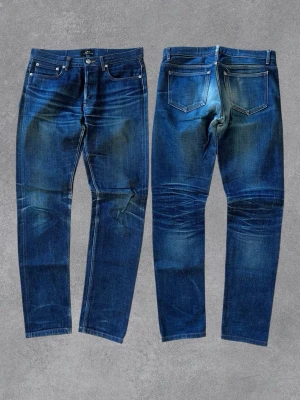 Selvedge A.P.C - Säljer nu dessa sjukt snygga jeansen från A.P.C. Bra vintage skick med snygga fades. Strl: 30 (se mått) Längd: 106 Midja: 40 Fotvidd: 17 Lår: 23.5 Skriv vid frågor eller funderingar!