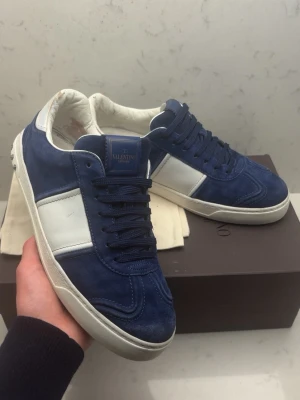 Flycrews  - Valentinos 