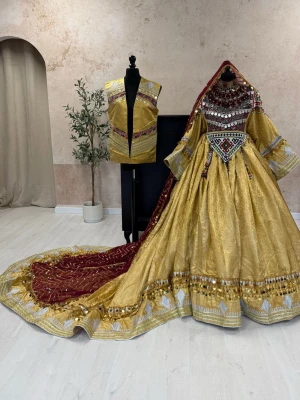 Afghanbrudklänning med broderad vinröd sjal - Är använd endast en gång.