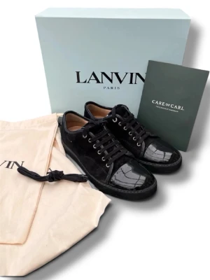 Lanvin Captoe - Säljer nu dessa Lanvin Captoe. Stolek 9/42-43                                Köpta ifrån Care of Carl i vintras, bra skick.                                               Allt OG tillkommer (Dustbags, kvitto, låda och skosnören.                                                                     För mer info/bilder är det bara att höra av sig 😁