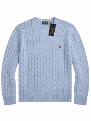 Ljusblå kabelstickad tröja Polo Ralph Lauren - Kabelstickad tröja i ljusblått från Polo Ralph Lauren. Klassisk rund halsringning, ribbstickade muddar och nederkant samt broderad logga på bröstet. Perfekt för dig som gillar stilren och tidlös design.