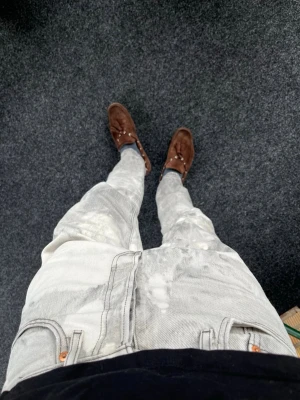 Paint splatter Levi’s 501 jeans  - Paint splatter Levi’s 501 jeans i storlek W27 L30 men passar mer som W29 L30