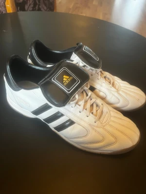 Adidas Telstar vintage skor  - Tja, säljer mina riktigt snygga adidas Telstar skor i ett riktigt bra skick!  Storlek 46 men passar även 45 bra!  Det är Bara att skriva om det är något ni undrar över. Mvh/ Consuetudo🤝💫