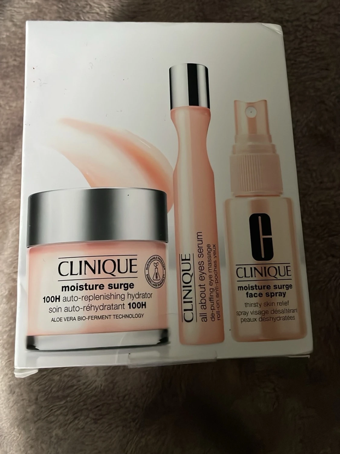 Clinique Moisture Surge set