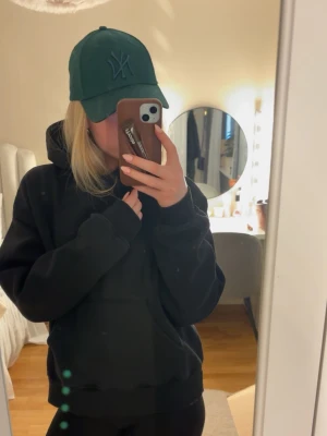 Svart hoodie - Snygg svart hoodie från gina tricot!💗💗