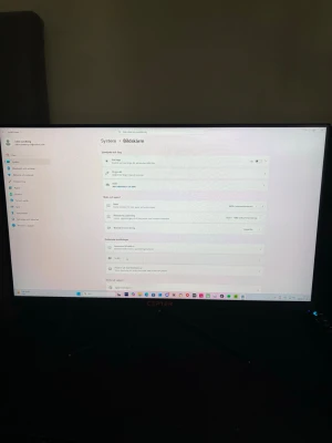 Svart datorskärm från CEPTER 25” med  240Hz upplösning  - Säljer en svart datorskärm med tunn ram och flera uppdateringsfrekvenser upp till 240Hz. Perfekt för gaming där hög uppdateringsfrekvens behövs. Skärmen har en stilren design och passar bra på skrivbordet.