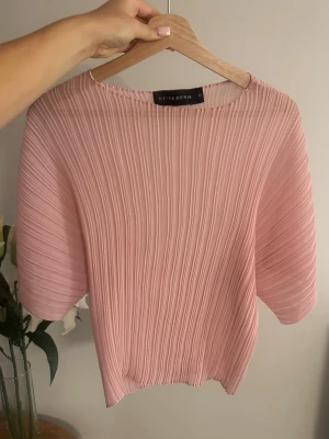 Topp🩷 - Unik rosa topp som är lite transparent🩷xs/s