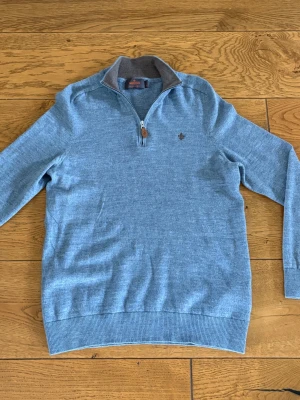 Morris halvzip - Snygg halvzip från Morris köpt på deras hemsida för nått halvår sedan. Nypris: 1700kr. Tröjan är i storlek S. Kontakta vid frågor! 