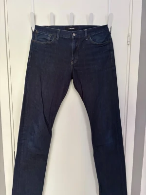 J.Lindberg jeans W33 L36 - Säljer ett par J.lindberg jeans, jeansen är använd fåtal gånger och har inga defekter eller liknande. Storleken är W33 L36, hör av er vid frågor! 