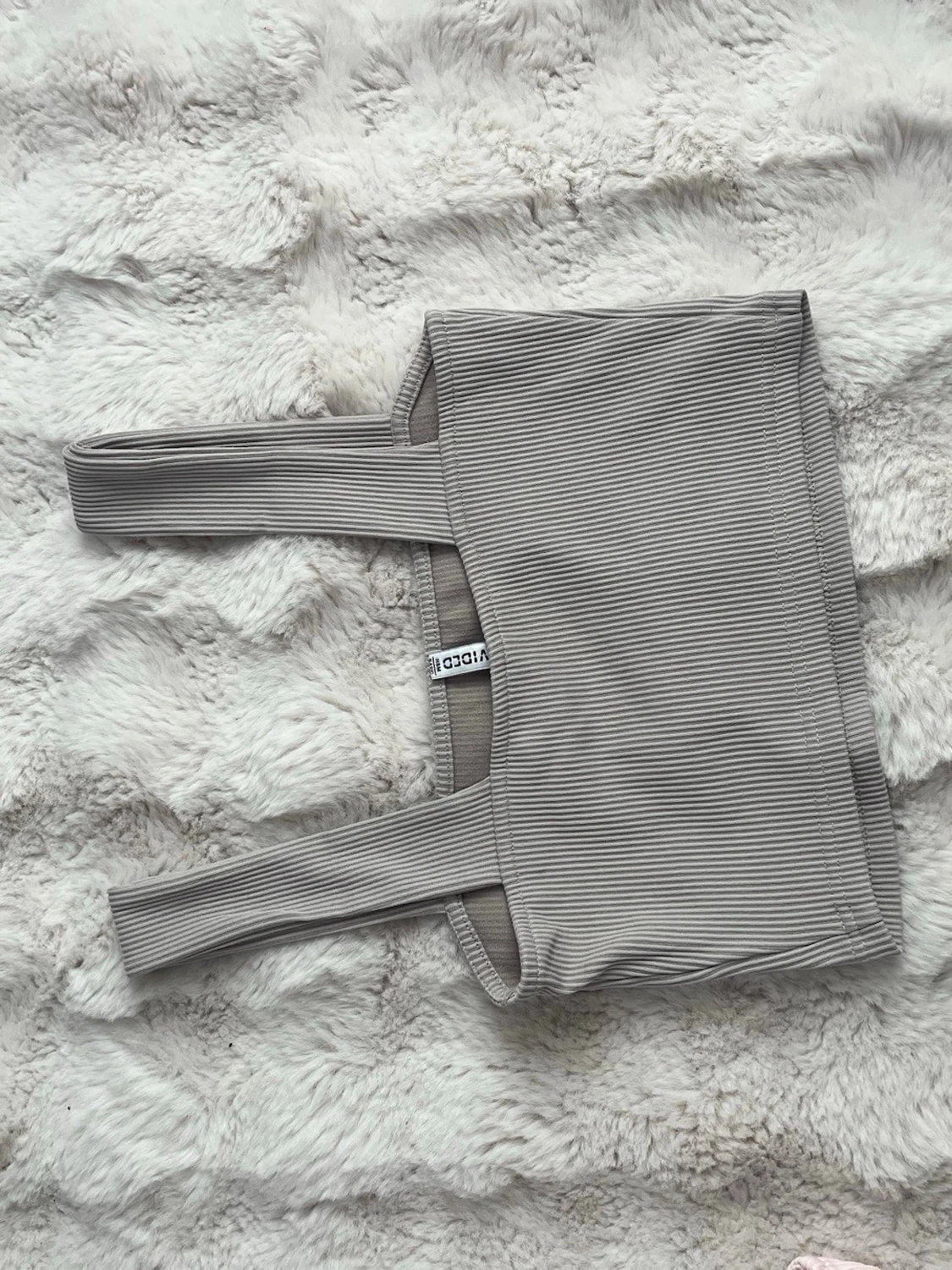 Ribbad crop top i grått och ljusrosa - 4