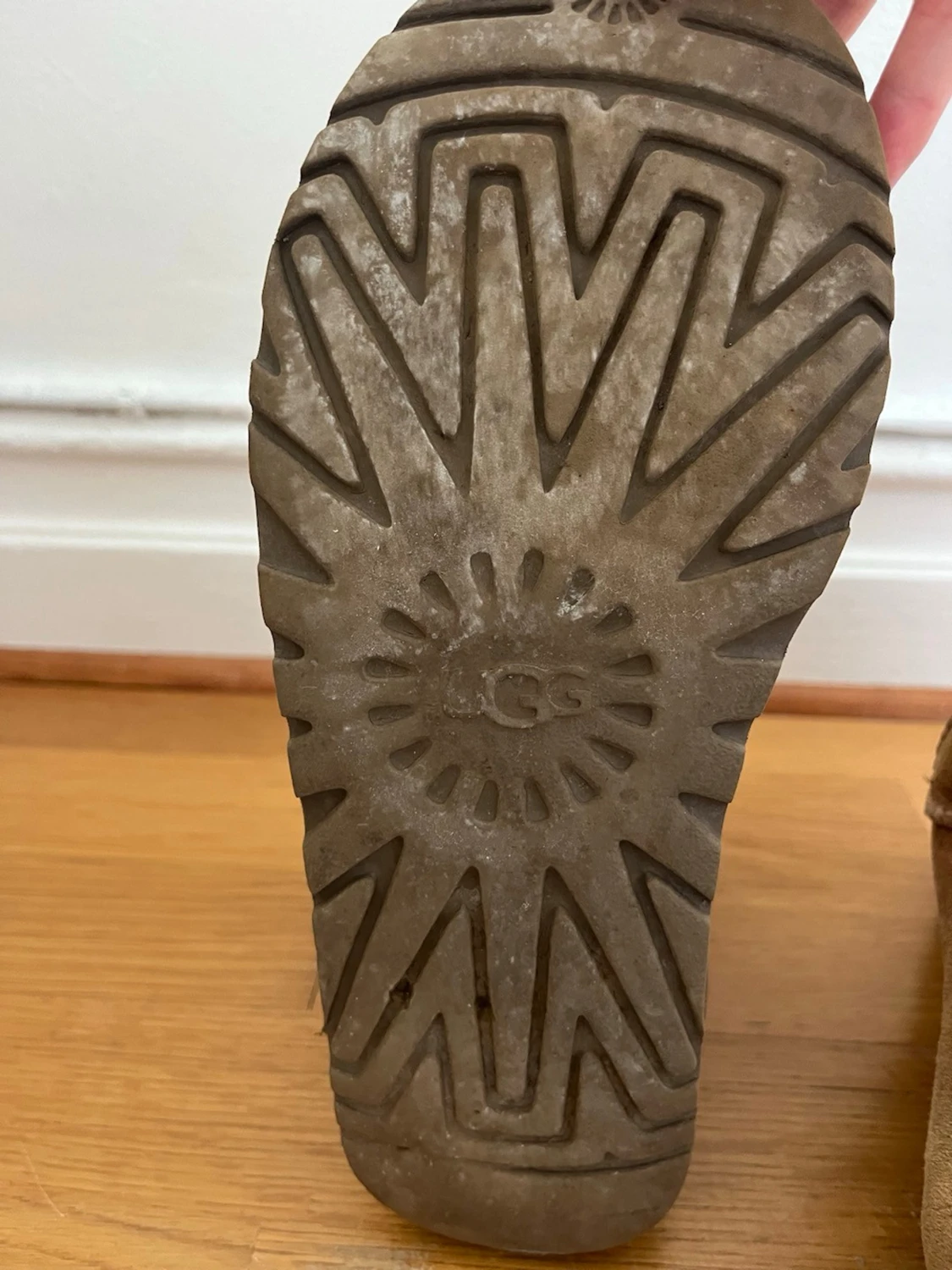 UGG  - 3