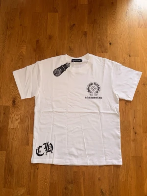 Vit Chrome Hearts T-shirt  - Schysst chromey, skriv för frågor!