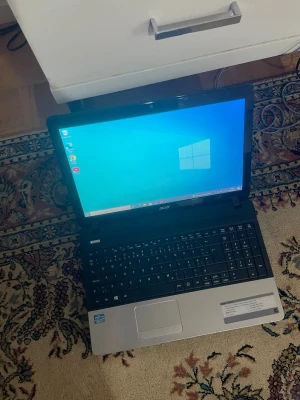 Acer Aspire E1-571 , core i7, 8 GB Ram, 750 GBHD, Windows 10 - Acer Aspire E1-571 , core i7, 8 GB Ram, 750 GBHD, Windows 10 Acer Aspire E1-571 med Intel Core i7-3612QM 2.1GHz processor, Intel HD Graphics 4000, 15.6” HD LED LCD-skärm och 8 GB DDR3 RAM. Den har en 750 GB hårddisk och ett 6-cells Li-ion batteri. Laddare ingår 15 tums 